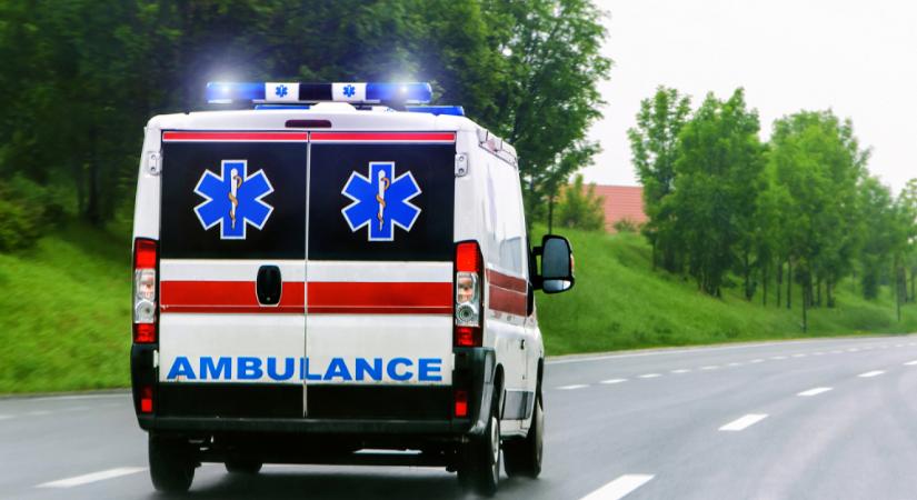 Felszúródott egy 11 éves fiú a kerítésre Homokbálványoson