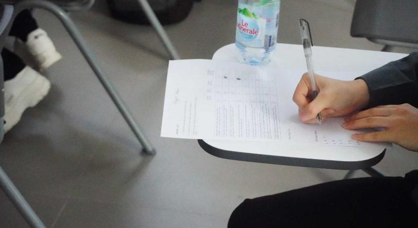 Érettségi: csalás miatt kizártak 18 diákot a szerdai vizsgáról