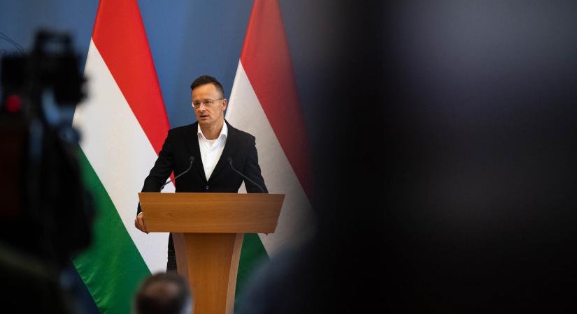 19 út, több mint kétmilliárd forint: nyilvánosságra hozták Szijjártó Péter repülőútjainak listáját
