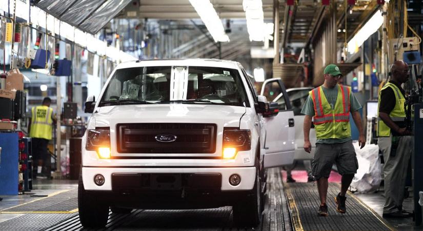 A Ford kirúgta az AI-t, és visszavette a mérnököket