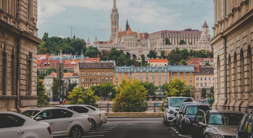 Papíron megszűntek, a valóságban még itt vannak: furcsa fordulat a budapesti parkolásban