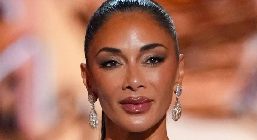 A 48 éves Nicole Scherzinger égszínkék bikiniben: az alakja olyan, mint egy 20 évesé
