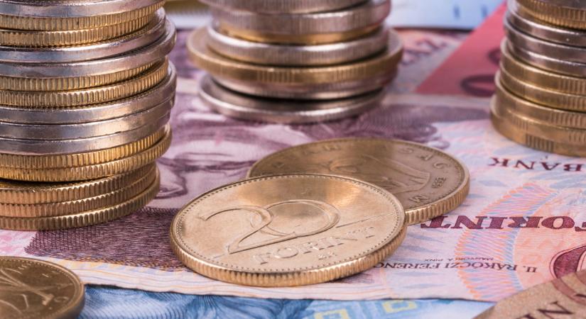 Estére nagyot fordult a forint
