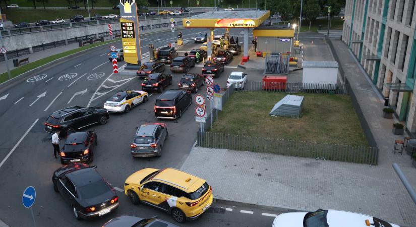 „A gallérjánál fogva ráznám meg Putyint, hogy nézze meg, mit művelt!” – elkótyavetyélt olaját veszi vissza méregdrágán a leállástól rettegő Oroszország