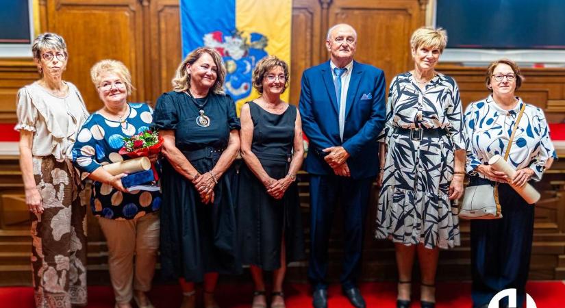 Közszolgákat és egészségügyi dolgozókat tüntettek ki Vásárhelyen