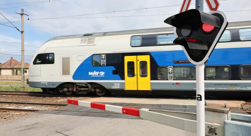 Sosem lesz már vége? Tovább tart káosz a MÁV-nál: rengeteg vonat kimarad, pótlóbuszok járnak országszerte