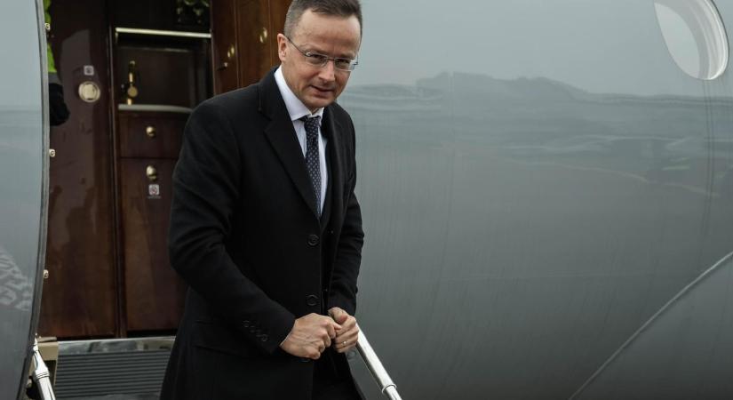 Több mint kétmilliárd forintba kerültek Szijjártó Péter luxus magánrepülései tavaly
