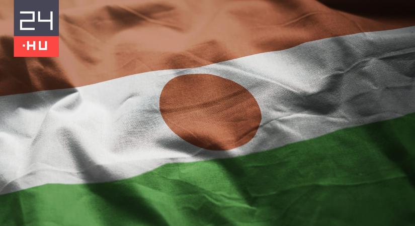 Nigerben őrizetbe vettek 16 embert, köztük magas rangú rendőrségi személyeket egy új törvény nevében, ami lehetővé teszi a melegek bebörtönzését