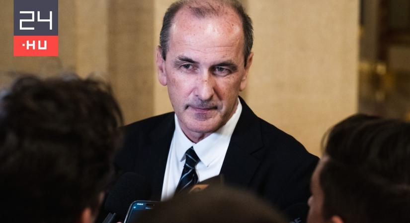 Hegedűs Zsolt feloldja az egészségügyi dolgozók nyilatkozási tilalmát, és megnyitja a kórházakat a sajtó előtt
