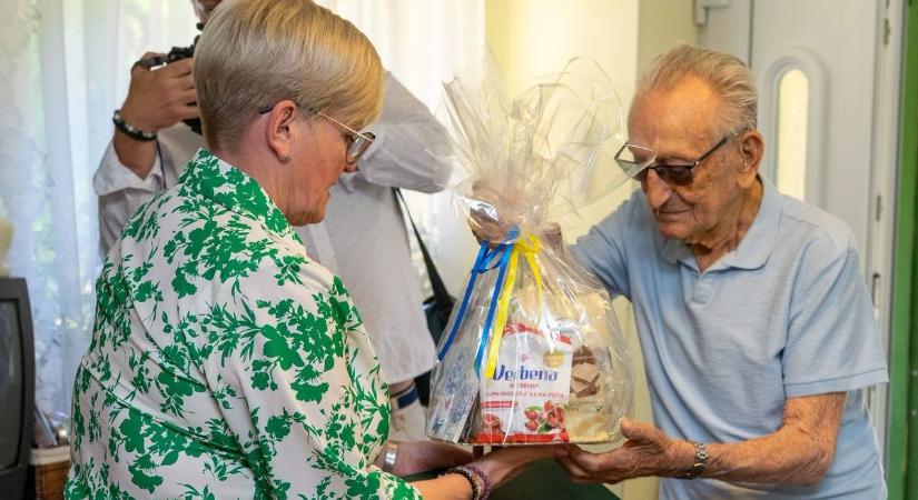 Könnyekig meghatódott a polgármester a születésnapon (galéria)