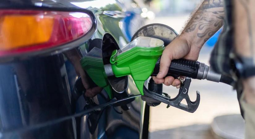 Ebben a percben jött a bejelentés az üzemanyagárakról – ez vár az autósokra csütörtökön