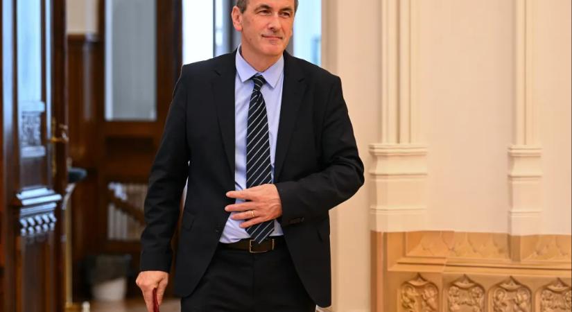 Vége az egészségügyi dolgozók nyilatkozatstopjának, megnyitják a kórházakat a sajtó előtt