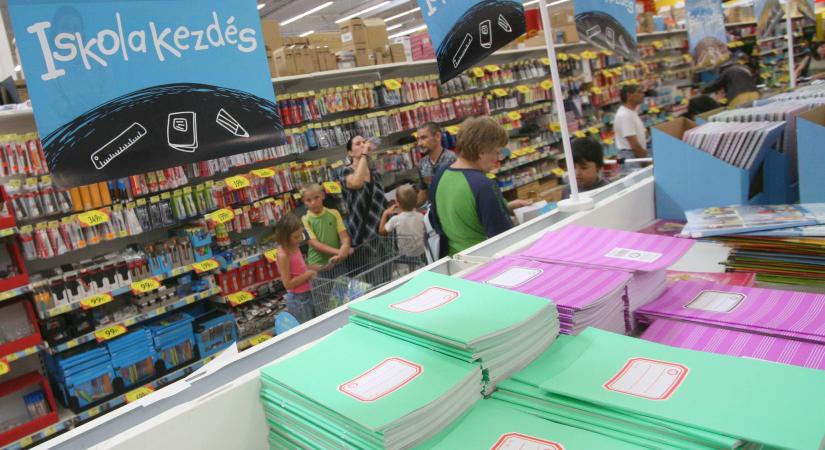 Érkezik a százezer forintos iskolakezdési támogatás