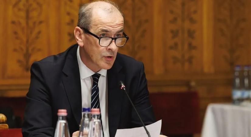 Bejelentést tett Hegedűs Zsolt: beengedik a sajtót az egészségügyi intézményekbe