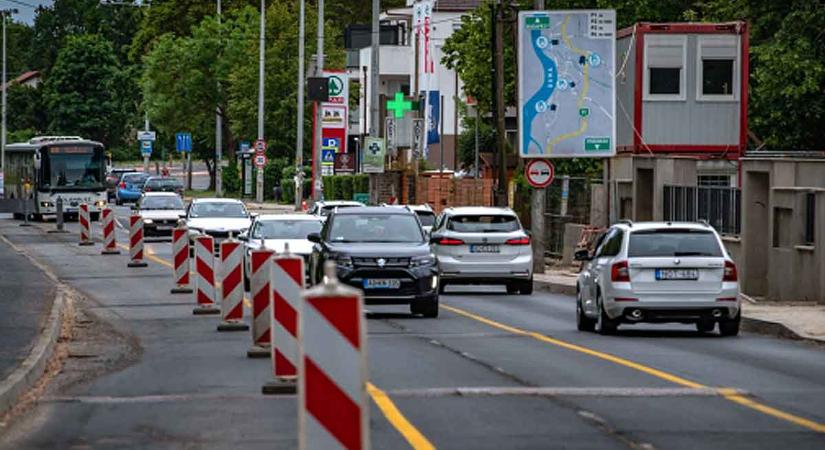 “Borzalom az egész” – mondta portálunknak egy autós a 11-es út szentendrei szakaszának felújításáról, közben három polgármester levelet írt a miniszternek, Vitézy Dávidnak