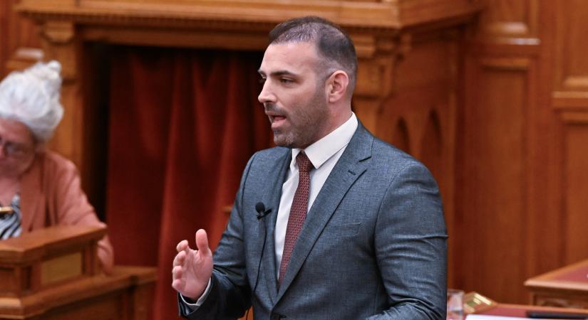 Azonnali lemondásra szólították fel Debrecen polgármesterét az akkumulátorgyárak miatt