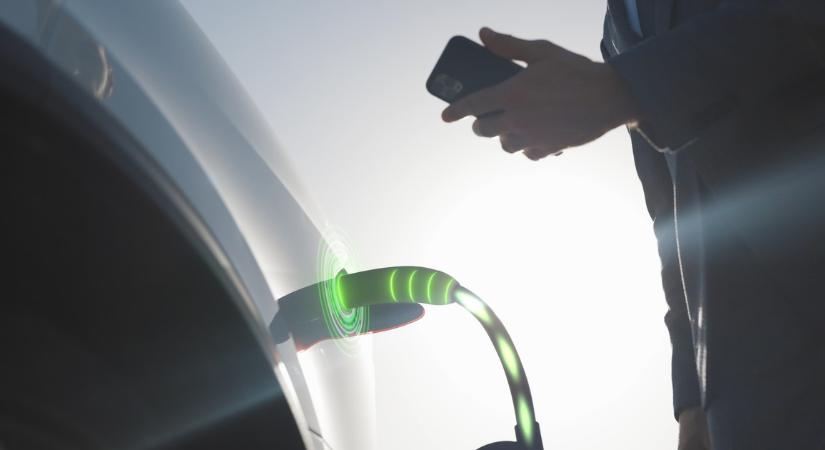 Rossz hír az elektromos autósoknak: hatalmas összegeket kell majd fizetniük Budapesten