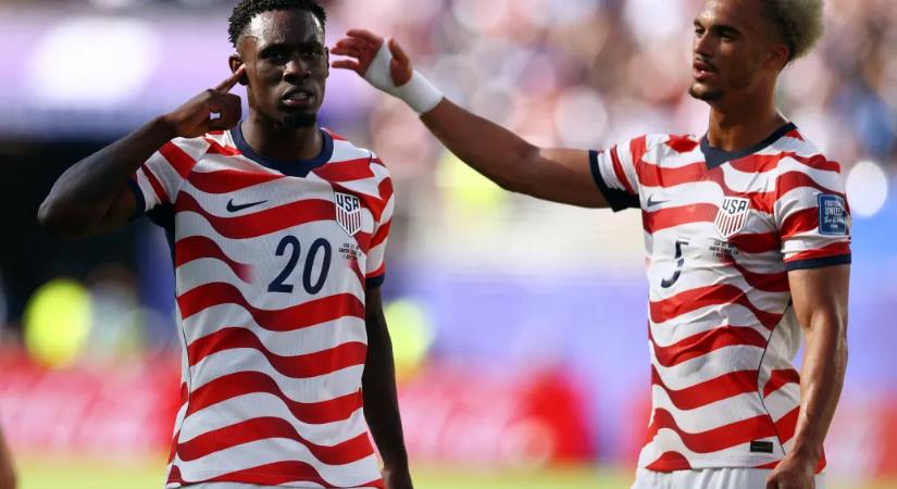 Balogun gólt lőtt, majd kiállították, a tíz emberrel játszó amerikai válogatott is simán verte a bosnyákokat