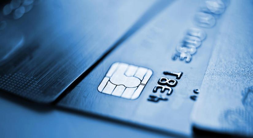 Itt az általános bankszámla drágulás