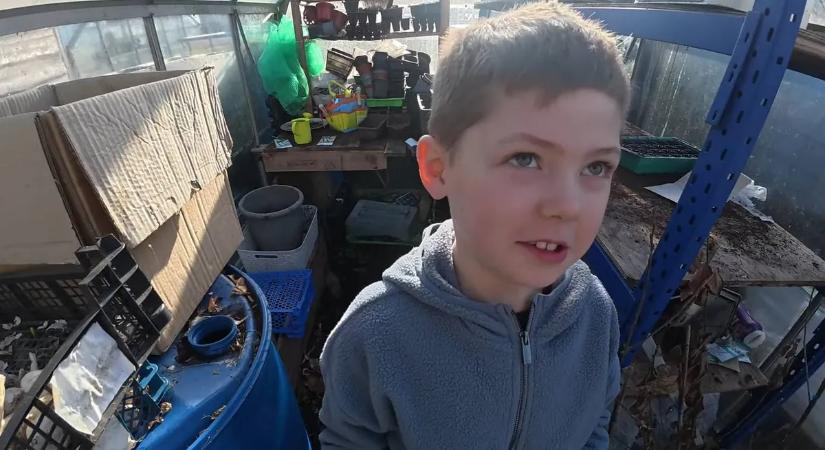 3 évesen lett leukémiás a kisfiú: "Mintha a lelkét tépték volna ki a testéből"