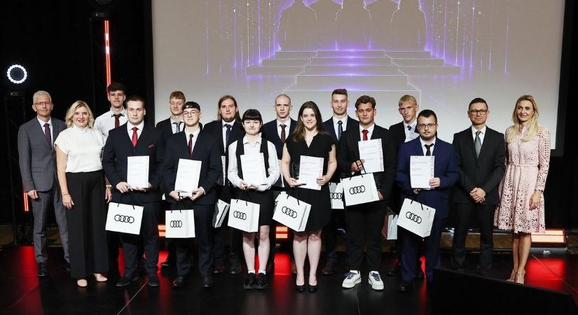 Díjeső hullott az Audi Hungaria legkiválóbb szakembereire, diákjaira Győrben - fotók