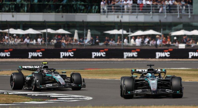 Meleg, napos idő várja az F1-es mezőnyt Silverstone-ban