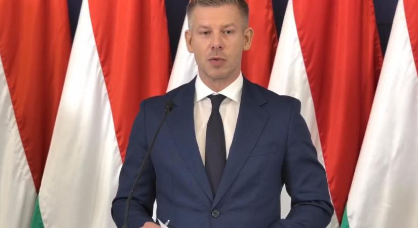 Fejek hullottak július első napján