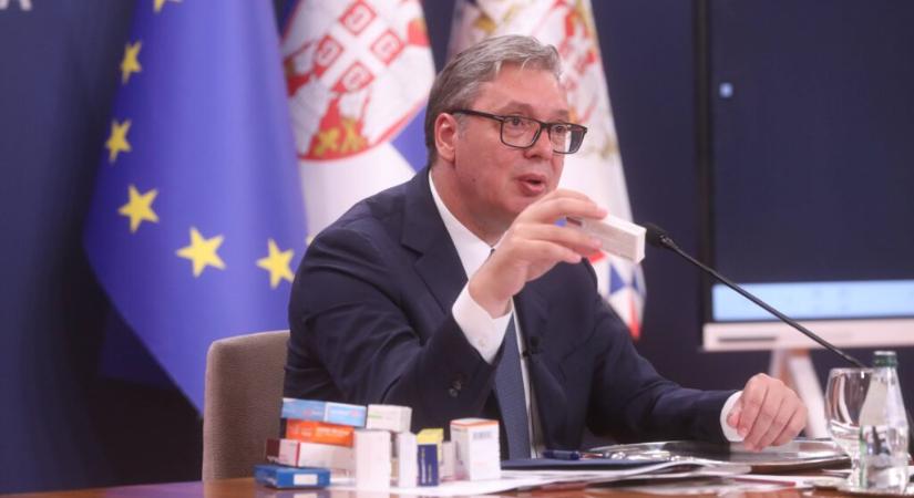 Vučić „orvost játszott”, és félrevezette a polgárokat a gyógyszerekről