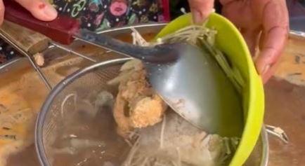 Tom yum leves elvitelre – A nap videója