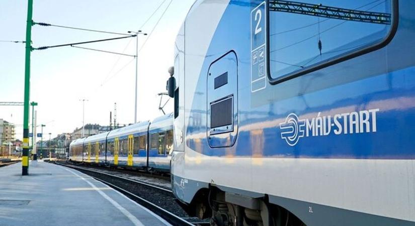 Izzanak a sínek: ezért késnek a vonatok Pécs felé