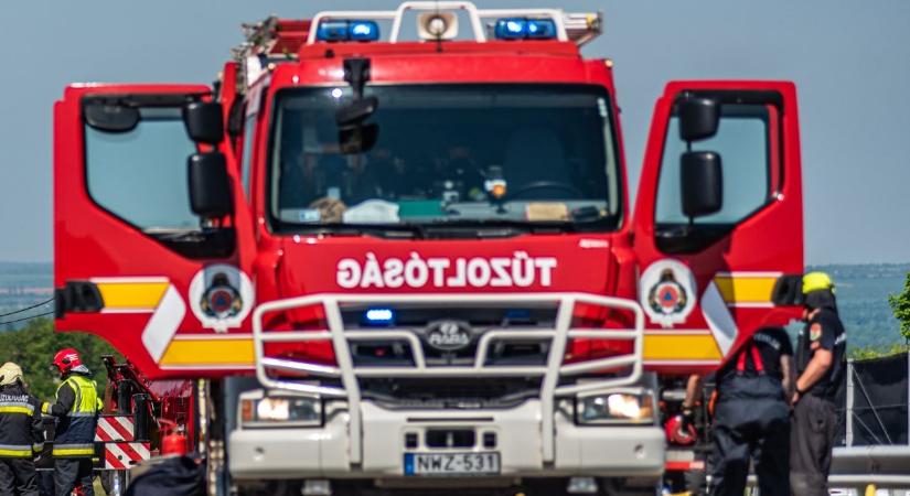 Tűz volt egy győri panelházban, 40 embert kellett kimenekíteni