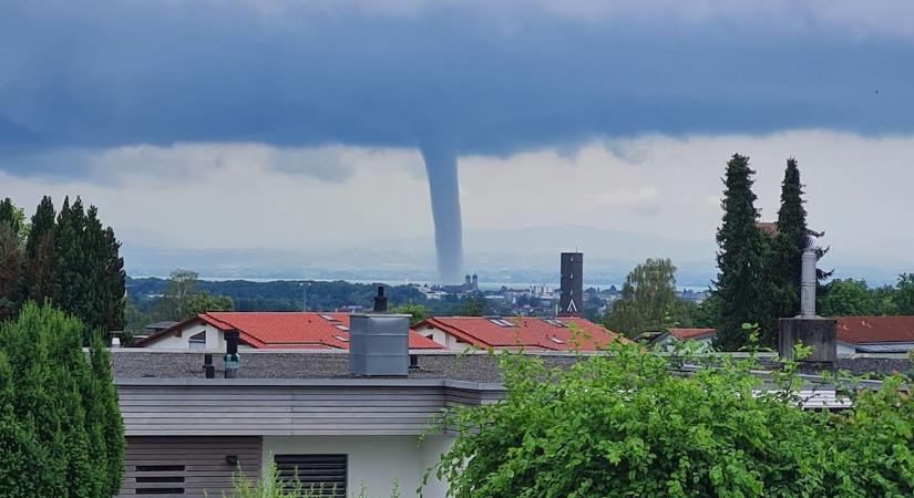 Ez itt egy gigantikus vízi tornádó, ami húsz percen át pörgött a Bodeni-tó fölött