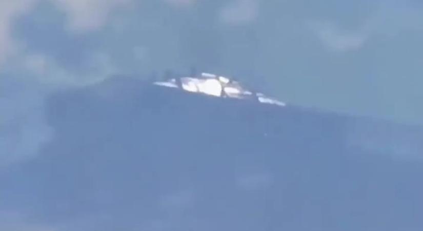 Űrhajó lebegett az égen? Különös jelenséget videózott le egy turista