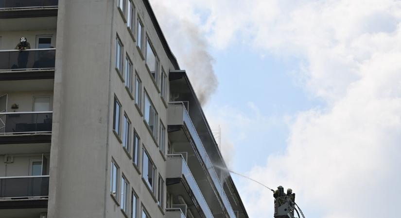 Hat halott, több sérült: Pokoli tűz pusztított egy tízemeletes panelben