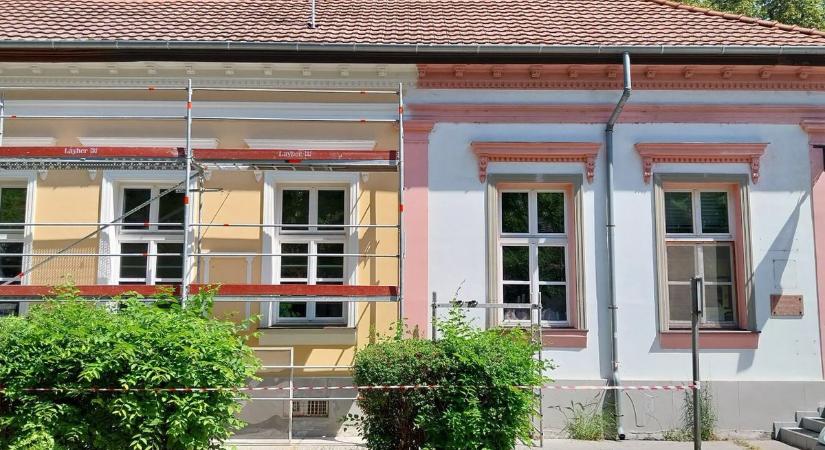 Egyre látványosabb a változás: szinte rá sem lehet ismerni a csongrádi könyvtárra