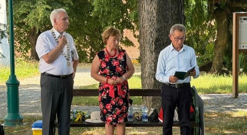 Sas Erzsébet kapta az elnöki láncot, egy évig ő vezeti a szekszárdi rotary clubot