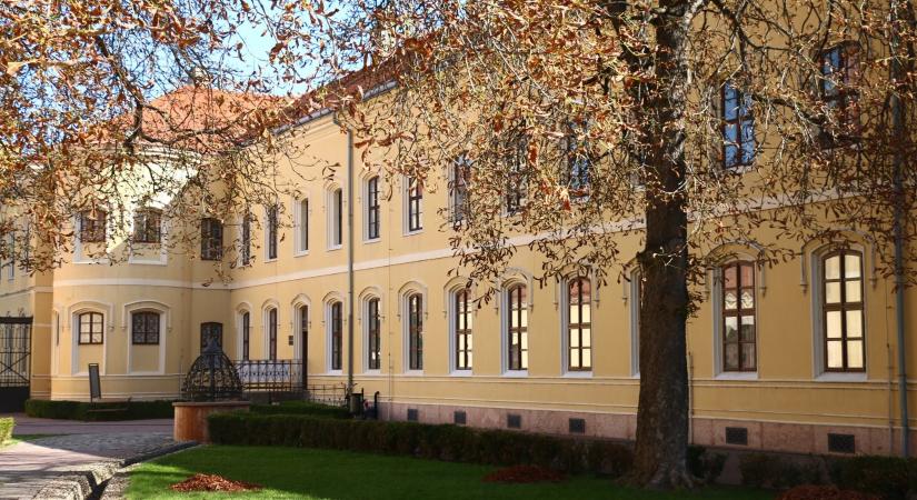 Segítő hivatás gyakorlati tapasztalattal – megújuló képzés a Selye János Egyetemen