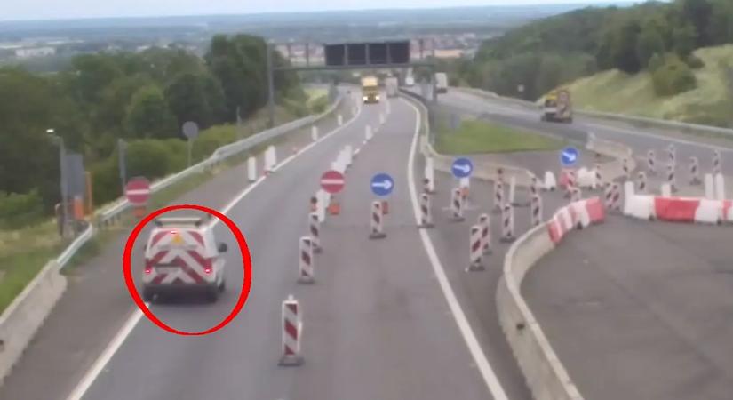 Kilométereken át forgalommal szemben a pályán: videón, hogy mit nézett be a 69 éves sofőr!