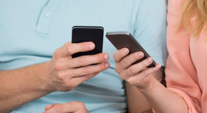 Durva teszt leplezte le a méregdrága mobilokat: 50 esés után teljesen megsemmisült a kijelző