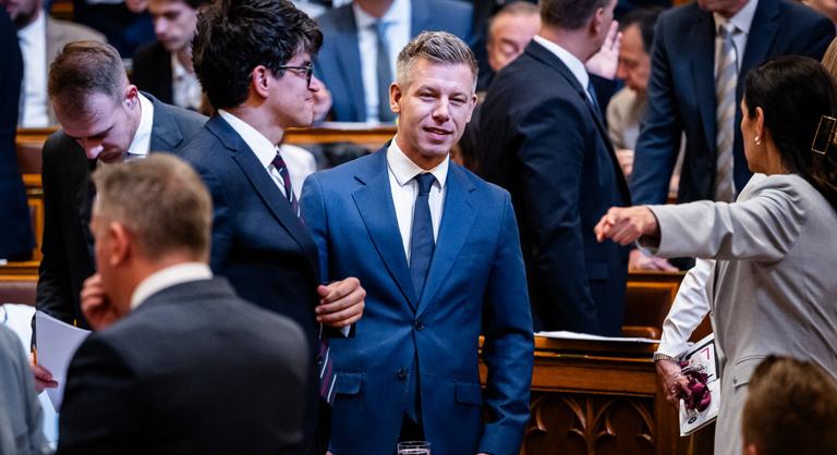 Mitől olyan Magyar Péter, mint Cristiano Ronaldo? – avagy élet a szándékolt elbutítás korában
