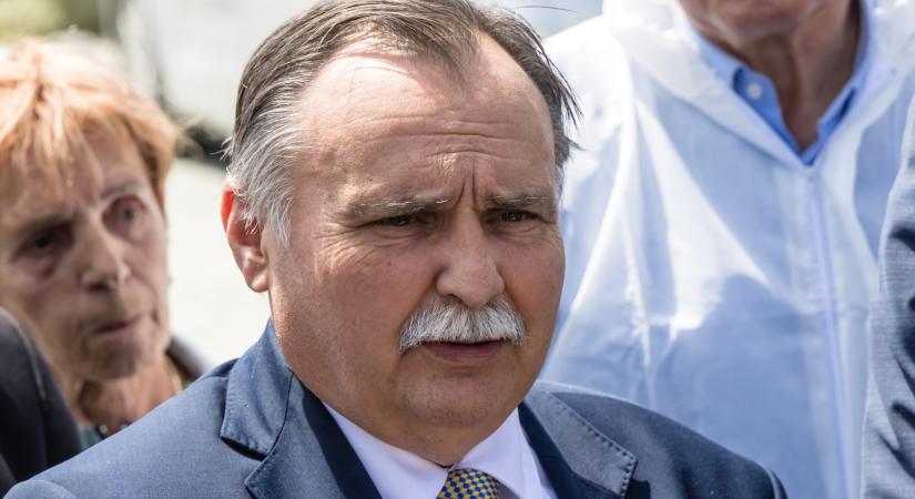 Már a Tisza-kormány minisztere is kikelt a Semcorp-botrány miatt