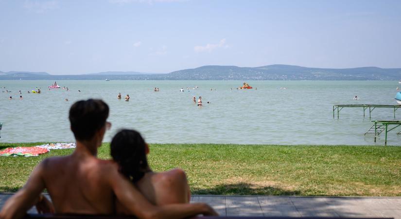 Ismét vöröskeresztes önkéntesek vigyáznak a strandolókra a Balatonon