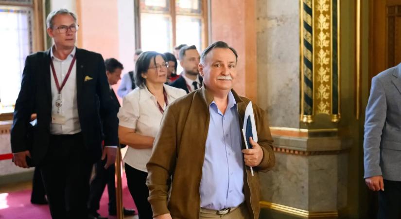 Gajdos László szerint Papp Lászlónak le kellene mondania a Semcorp-ügy miatt