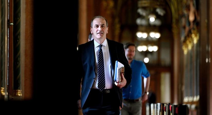 Beváltotta ígéretét Hegedűs Zsolt, kikapcsolták a kórházi kamerák arcfelismerő funkcióját
