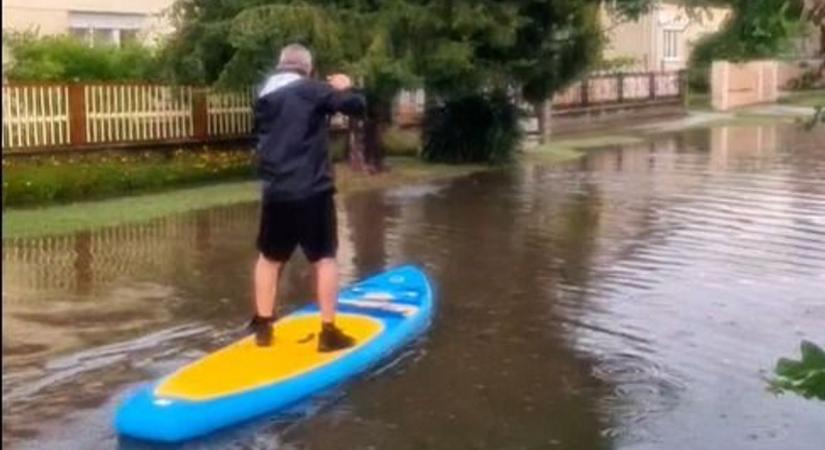 SUP-pal a városban? Barcson a viharban ezt is lehet!