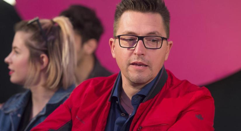 Lépett a Védvonal: felszólították az egyik hírportált, hogy távolítsák el a súlyos beteg Kovács Ákost gyalázó kommenteket