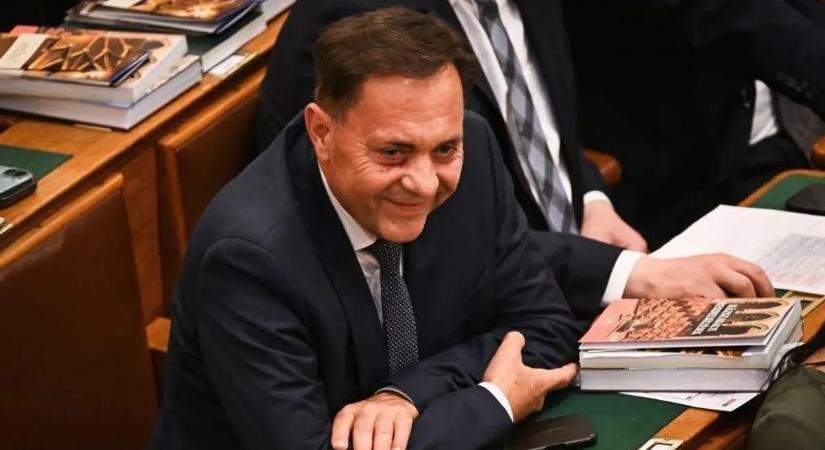 Víz helyett hidegzuhany: Pócs János visszavágott a Tisza hazugsággyárának
