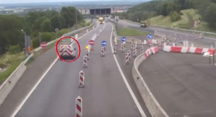 A forgalommal szemben vezetett egy 69 éves autós, nem sokon múlt a tragédia - fotó, videó