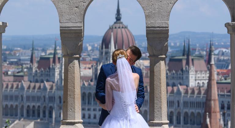 Esküvőre kéne menni, ha volna miből…! Ezért házasodik egyre több magyar pár szűk körben
