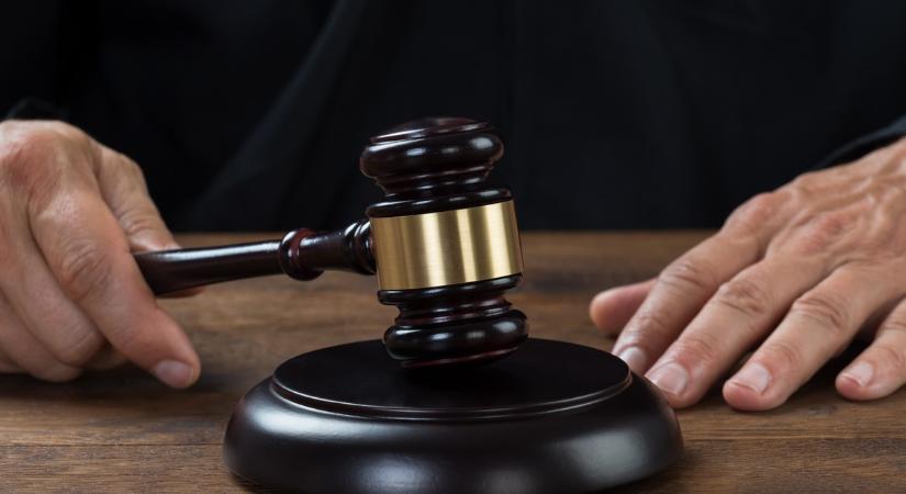 Letartóztattak egy korrupt földhivatali ügyintézőt: éveken keresztül meghamisította a nyilvántartást